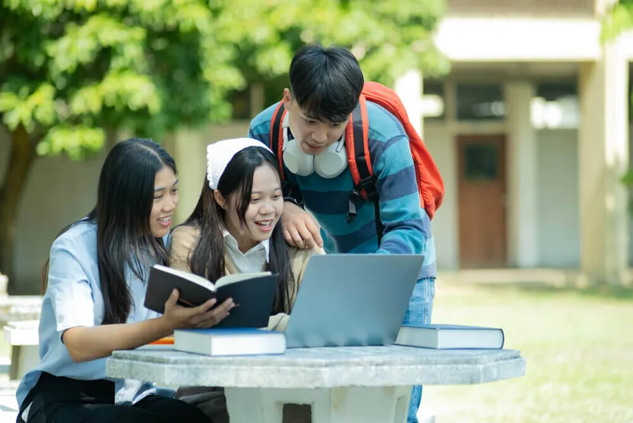 ภาวะสมองไหลในอินโดนีเซีย: เหตุใดคนรุ่นใหม่ที่มีทักษะจึงย้ายไปทำงานในต่างประเทศ