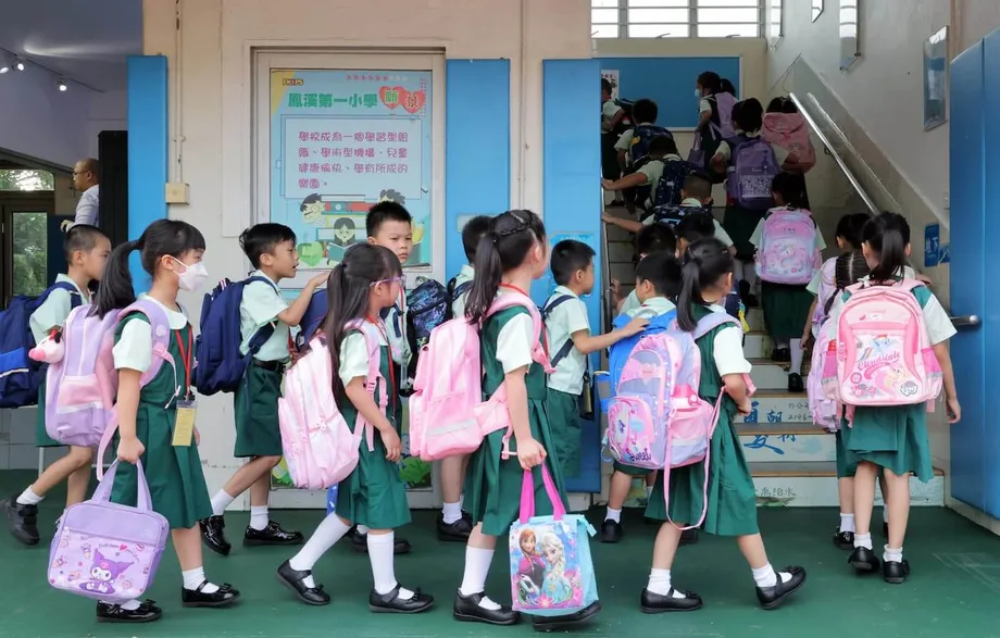 หลักสูตรภาษาอังกฤษใหม่ของฮ่องกง: โรงเรียนประถมให้ความสำคัญกับความมั่นคงแห่งชาติและความรักชาติ