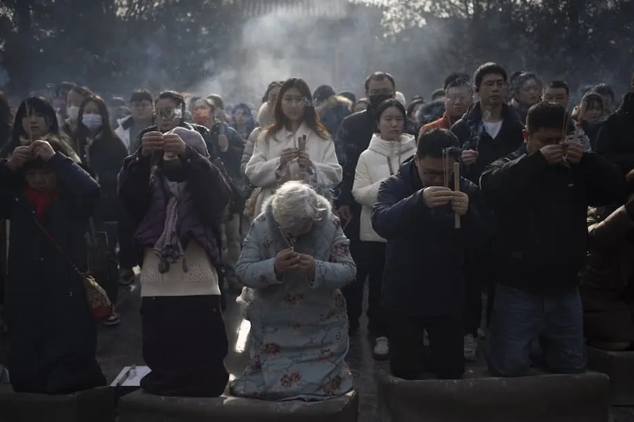 ชาวเมืองจีนกับการเพิ่มขึ้นของกลโกงกั๋วเสวีย: ประเพณี อัตลักษณ์ และมนตร์ล่อใจแห่งการรู้แจ้ง