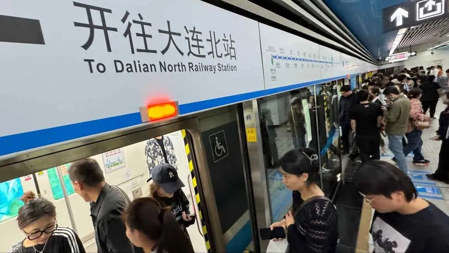 ระบบรถไฟฟ้าใต้ดินของจีนขึ้นค่าโดยสารและลดบริการ ท่ามกลางผลขาดทุนที่เพิ่มขึ้น: มุมมองทั้งในจีนและทั่วโลก
