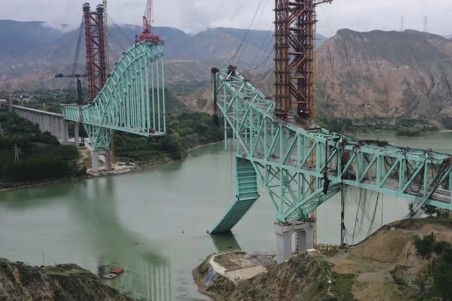 โศกนาฏกรรมบนแม่น้ำเหลือง: สะพานถล่มในชิงไห่ ประเทศจีน คร่าชีวิต 12 ราย