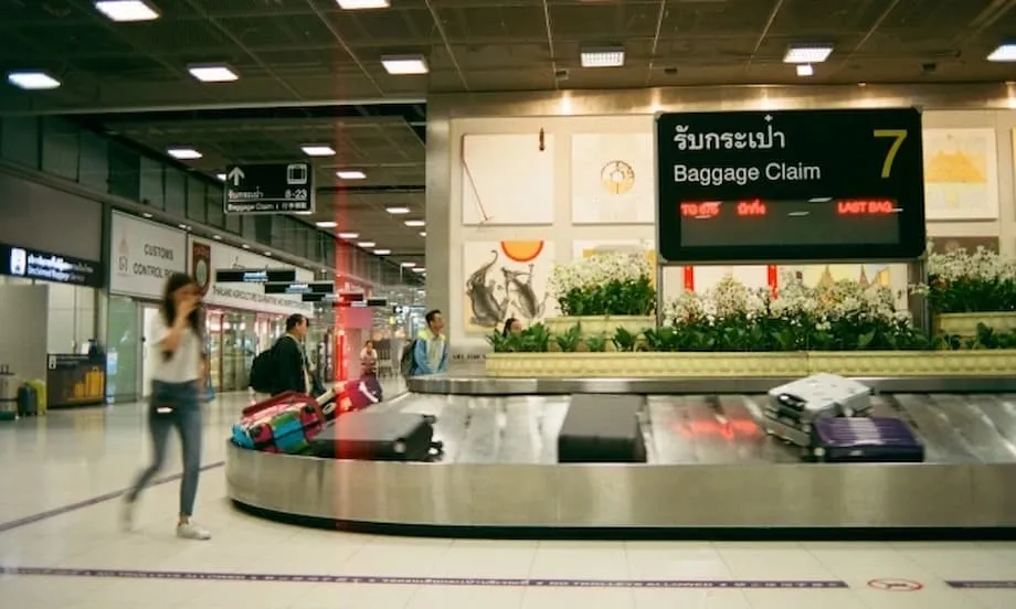 สนามบินไทยและเวียดนามเลือกใช้แนวทางต่างกันกับสัมภาระน้ำหนักเกิน: วัฒนธรรมการบริการถูกจับตา