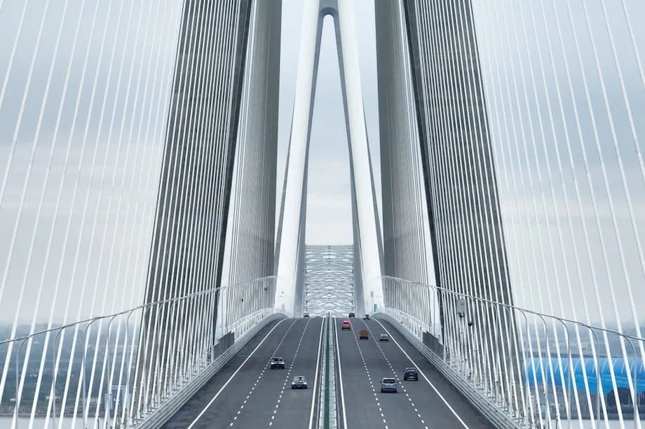 จีนเปิดสะพานขึงที่มีช่วงกลางยาวที่สุดในโลกข้ามแม่น้ำแยงซี