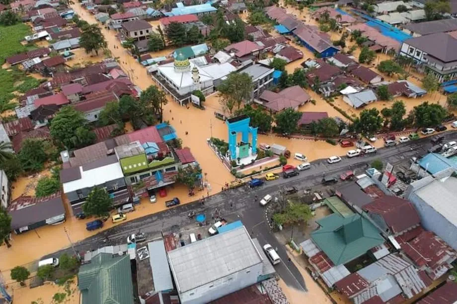 พรุถูกระบายน้ำ น้ำท่วมยิ่งสูง: คลองของบริษัทกำลังเปลี่ยนโฉมภูมิประเทศอินโดนีเซีย