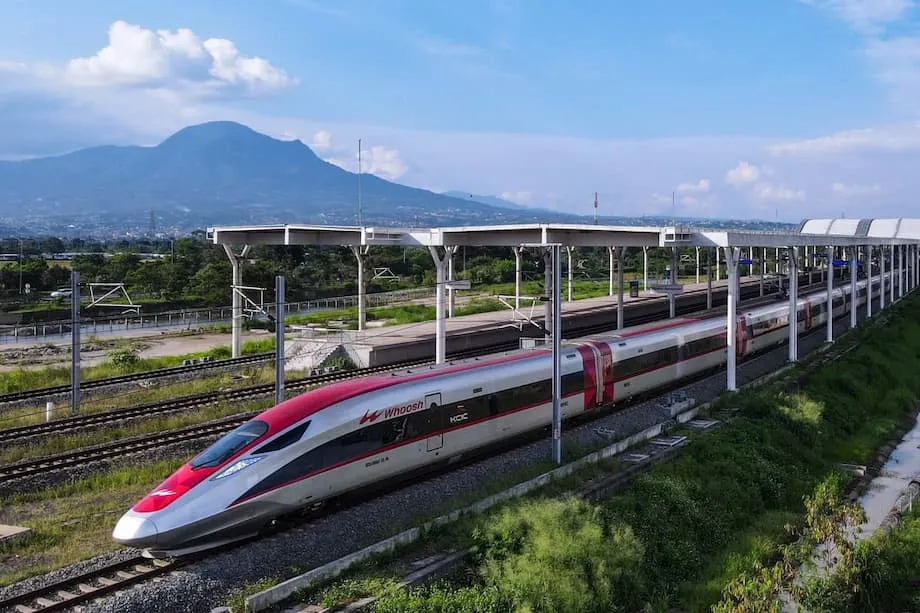 อินโดนีเซียวางแผนปรับโครงสร้างหนี้รถไฟความเร็วสูงจาการ์ตา-บันดุงที่จีนให้เงินทุน