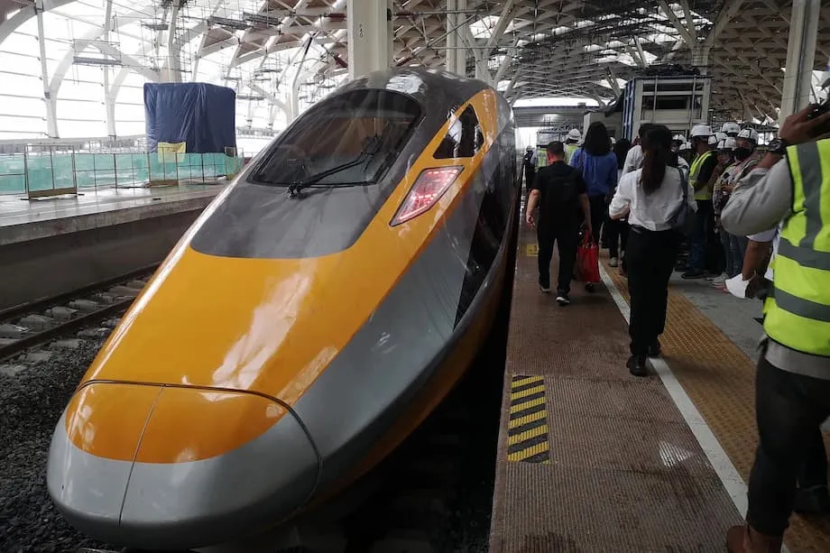 อินโดนีเซียเริ่มเจรจากับจีนปรับโครงสร้างหนี้รถไฟความเร็วสูง Whoosh