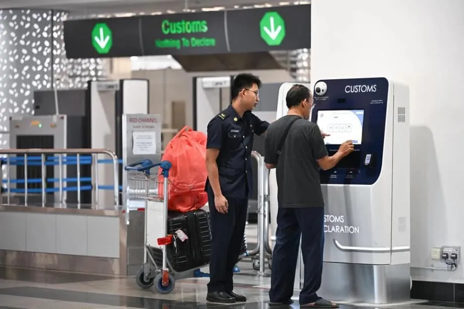 ภาษี GST ของสิงคโปร์สำหรับการซื้อของในต่างประเทศ: สิ่งที่นักเดินทางต้องสำแดงในปี 2025