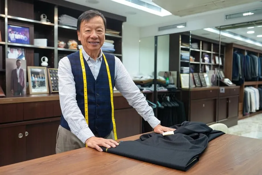 ธุรกิจตัดเย็บเสื้อผ้าฮ่องกงบนทางแยก: จากความรุ่งโรจน์ระดับโลกสู่อนาคตที่ไม่แน่นอน
