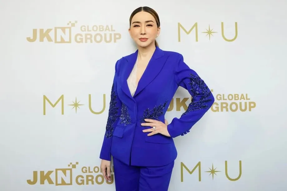ศาลไทยออกหมายจับผู้ร่วมเป็นเจ้าของมิสยูนิเวิร์ส ขณะที่คดีฉ้อโกงทวีความร้อนแรง
