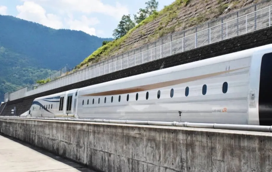รถไฟแม็กเลฟญี่ปุ่น: รถไฟที่เร็วที่สุดในโลกซึ่งยังติดอยู่บนรางทดสอบ