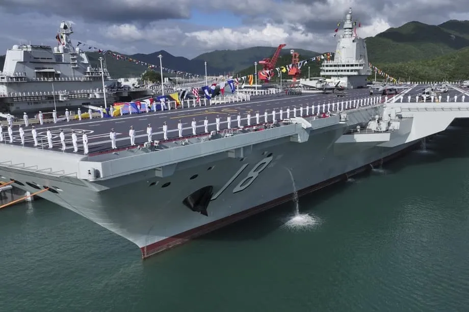 จีนเร่งพัฒนาเรือบรรทุกเครื่องบินพลังงานนิวเคลียร์: ยุคใหม่แห่งความทะเยอทะยานทางทะเล