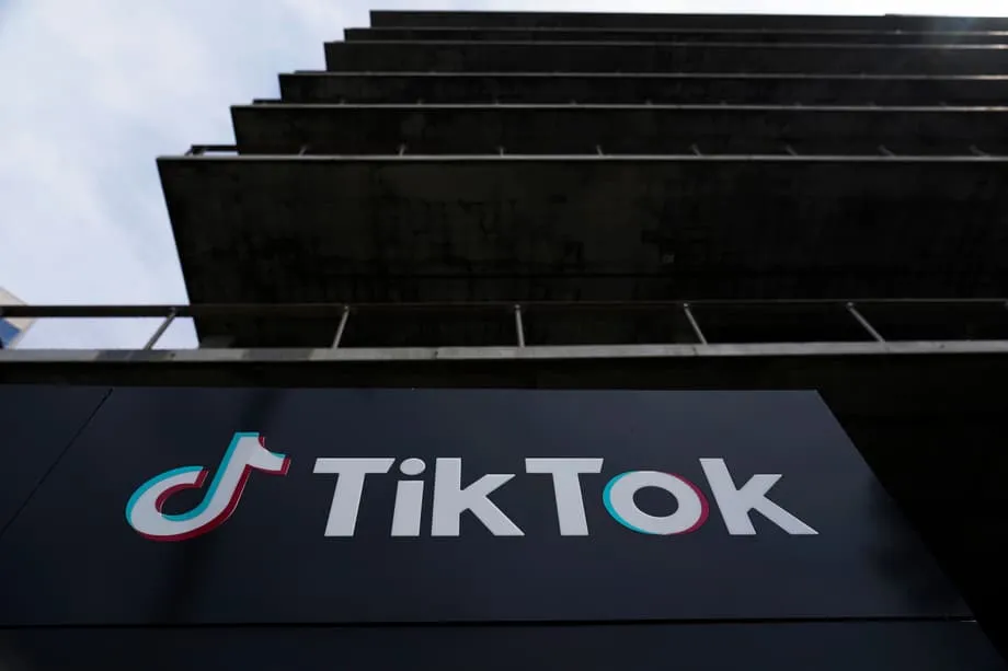 ความฝันแบบอเมริกันของ TikTok กลายเป็นฝันร้าย: ระบบล่ม ข้อกล่าวหาเซ็นเซอร์ และผู้ใช้แห่ถอนตัว ในสัปดาห์แรกอันวุ่นวายภายใต้เจ้าของสหรัฐฯ