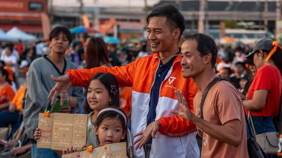 พรรคประชาชนนำโพล แต่เผชิญอุปสรรคเดิม ๆ ในการก้าวสู่อำนาจ