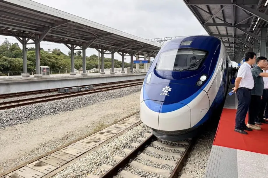 โครงการรถไฟชายฝั่งตะวันออกของมาเลเซียเปิดเดินรถทดลอง ก่อนเปิดให้บริการปี 2027