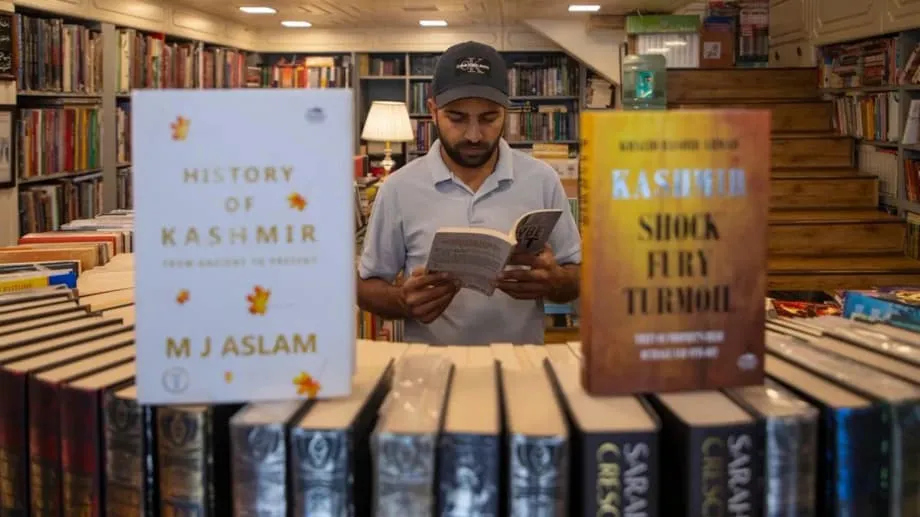การตรวจสอบหนังสือในแคชเมียร์จุดชนวนข้อถกเถียงเรื่องประวัติศาสตร์ ความมั่นคง และเสรีภาพทางวิชาการ