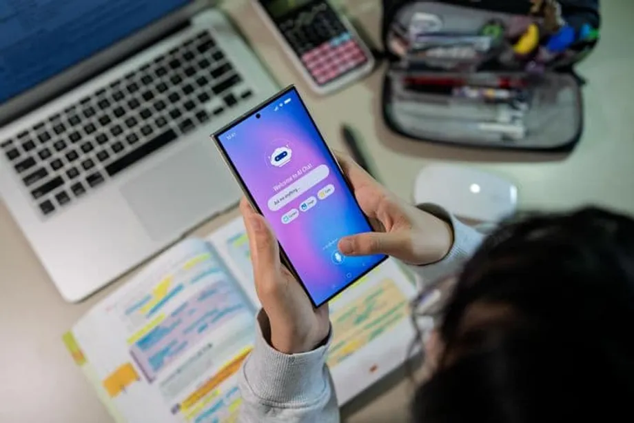 นักเรียนมัธยมปลายในกรุงโซลใช้ YouTube เฉลี่ย 10.8 ชั่วโมงต่อสัปดาห์ ท่ามกลางแรงกดดันทางการศึกษาอย่างหนัก
