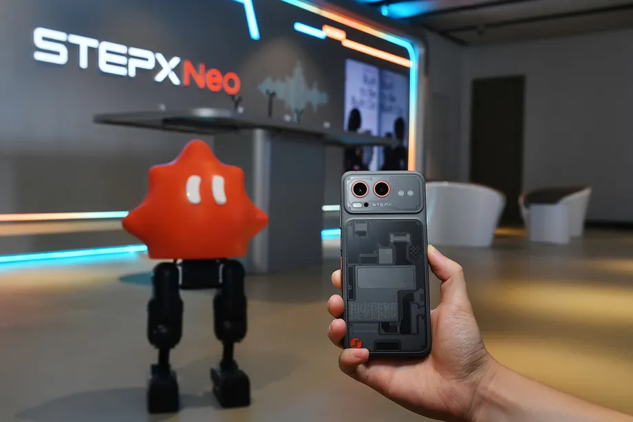 StepFun's 3,999 Yuan AI Phone Puts App Access at the Center of the Smartphone Race