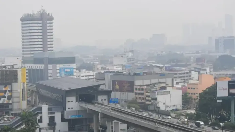 Malaysia Haze Brings Twin Health Risks as 34 Areas Record Unhealthy Air