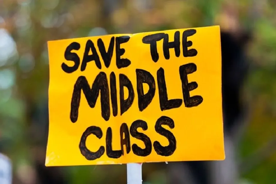 Indonesia's Middle Class Squeeze Puts Income, Jobs and Growth in Focus