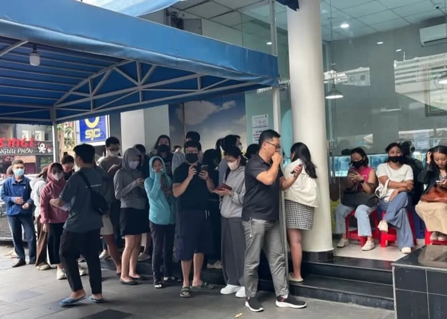 คิวยาว ราคาทุบสถิติ สินค้าหมดเกลี้ยง หลังเวียดนามยุติการผูกขาดทองคำ
