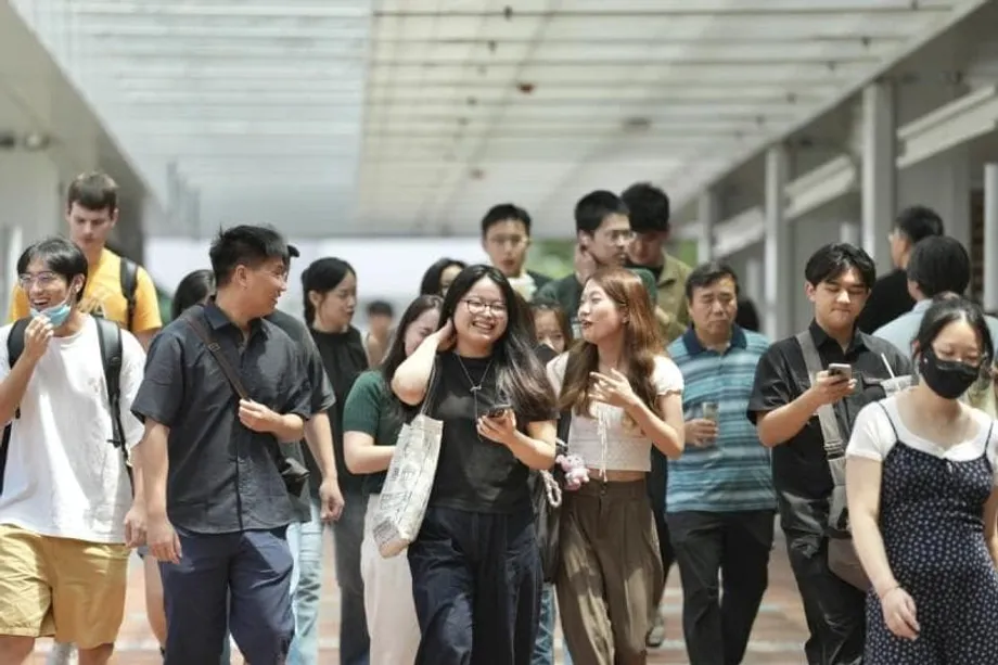 ฮ่องกงและสิงคโปร์แข่งขันดึงดูดนักศึกษาต่างชาติ ขณะที่ทางเลือกในการศึกษาเปลี่ยนทิศ