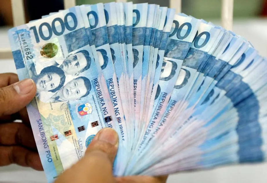 เงินเปโซฟิลิปปินส์ร่วงสู่ระดับต่ำสุดเป็นประวัติการณ์ ขณะที่ธนาคารกลางส่งสัญญาณยอมรับการอ่อนค่า